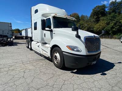 International LT625 Sleeper Semi Truck - 73" Integral Sleeper, Cummins 450HP, 12 Speed Automatic