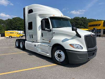 International LT625 Sleeper Semi Truck - 73" Integral Sleeper, 450HP, 12 Speed Automatic
