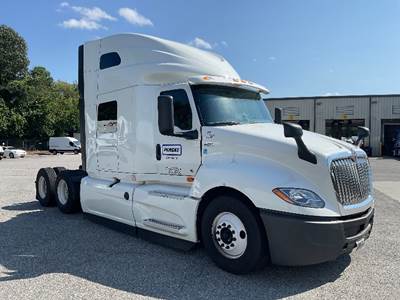 International LT625 Sleeper Semi Truck - 73" Integral Sleeper, Cummins 450HP, 13 Speed Automatic