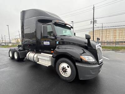 International LT625 Sleeper Semi Truck - 73" Integral Sleeper, 450HP, 12 Speed Automatic