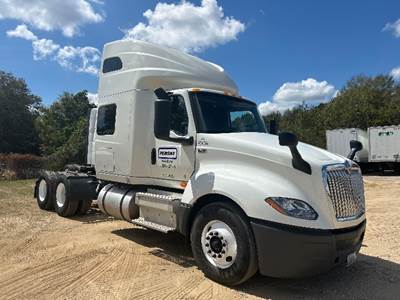 International LT625 Sleeper Semi Truck - 73" Integral Sleeper, Cummins 450HP, 13 Speed Automatic