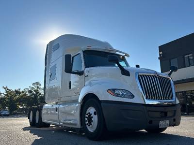 International LT625 Sleeper Semi Truck - 73" Integral Sleeper, Cummins 450HP, 12 Speed Automatic