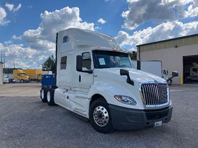 International LT625 Sleeper Semi Truck - 73" Integral Sleeper, Cummins 450HP, 12 Speed Automatic