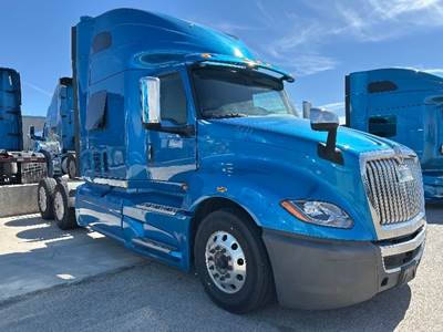 International LT625 Sleeper Semi Truck - 73" Integral Sleeper, Cummins 400HP, 11 Speed Automatic