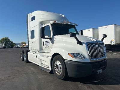 International LT625 Sleeper Semi Truck - 73" Integral Sleeper, Cummins 450HP, 12 Speed Automatic