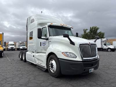 International LT625 Sleeper Semi Truck - 73" Integral Sleeper, Cummins 450HP, 13 Speed Automatic