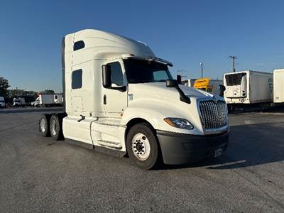 International LT625 Sleeper Semi Truck - 73" Integral Sleeper, Cummins 450HP, 13 Speed Automatic