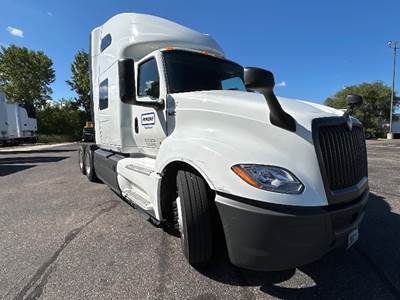 International LT625 Sleeper Semi Truck - 73" Integral Sleeper, Cummins 450HP, 12 Speed Automatic