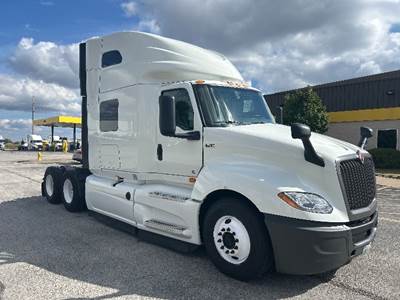 International LT625 Sleeper Semi Truck - 73" Integral Sleeper, Cummins 450HP, 12 Speed Automatic