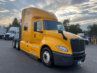 International LT625 Sleeper Semi Truck - 73" Integral Sleeper, Cummins 450HP, 12 Speed Automatic