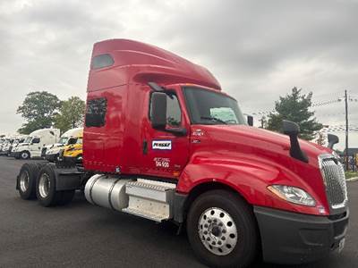 International LT625 Sleeper Semi Truck - 73" Integral Sleeper, 450HP, 12 Speed Automatic