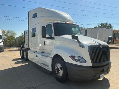 International LT625 Sleeper Semi Truck - 73" Integral Sleeper, Cummins 450HP, 13 Speed Automatic