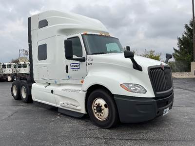 International LT625 Sleeper Semi Truck - 73" Integral Sleeper, Cummins 450HP, 13 Speed Automatic