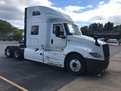 International LT625 Sleeper Semi Truck - 73" Integral Sleeper, Cummins 450HP, 13 Speed Automatic