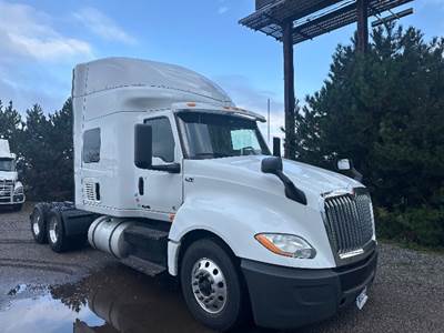 International LT625 Sleeper Semi Truck - Integral Sleeper, Cummins 430HP, 10 Speed Automatic