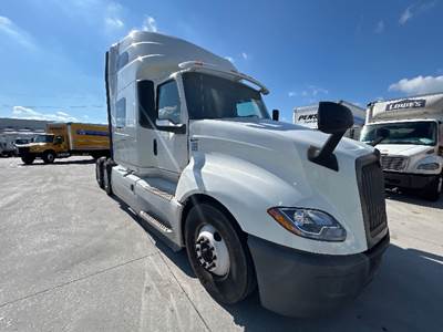 International LT625 Sleeper Semi Truck - 73" Integral Sleeper, Cummins 450HP, 12 Speed Automatic