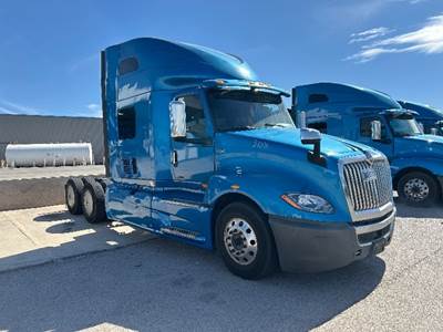 International LT625 Sleeper Semi Truck - 73" Integral Sleeper, Cummins 400HP, 11 Speed Automatic