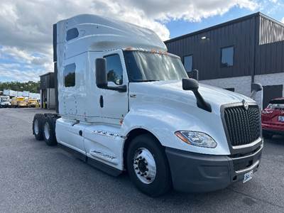 International LT625 Sleeper Semi Truck - 73" Integral Sleeper, Cummins 450HP, 12 Speed Automatic