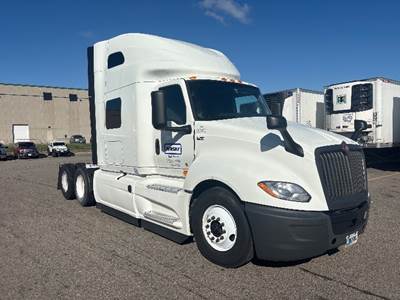 International LT625 Sleeper Semi Truck - 73" Integral Sleeper, Cummins 450HP, 12 Speed Automatic