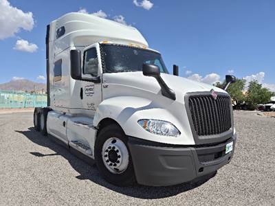 International LT625 Sleeper Semi Truck - 73" Integral Sleeper, Cummins 450HP, 12 Speed Automatic