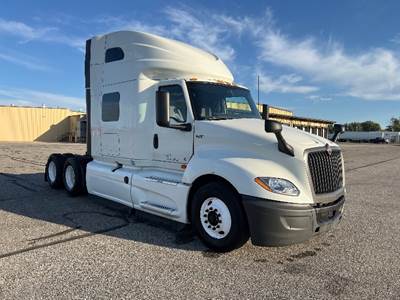 International LT625 Sleeper Semi Truck - 73" Integral Sleeper, Cummins 450HP, 12 Speed Automatic