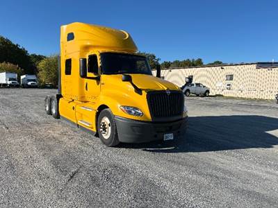 International LT625 Sleeper Semi Truck - 73" Integral Sleeper, Cummins 450HP, 12 Speed Automatic