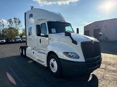 International LT625 Sleeper Semi Truck - 73" Integral Sleeper, Cummins 450HP, 13 Speed Automatic