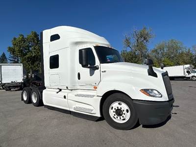 International LT625 Sleeper Semi Truck - 73" Integral Sleeper, Cummins 450HP, 13 Speed Automatic