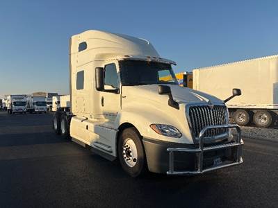 International LT625 Sleeper Semi Truck - 73" Integral Sleeper, Cummins 450HP, 12 Speed Automatic