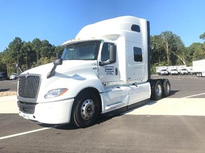 International LT625 Sleeper Semi Truck - 73" Integral Sleeper, 450HP, 12 Speed Automatic