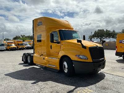 International LT625 Sleeper Semi Truck - 73" Integral Sleeper, Cummins 450HP, 12 Speed Automatic