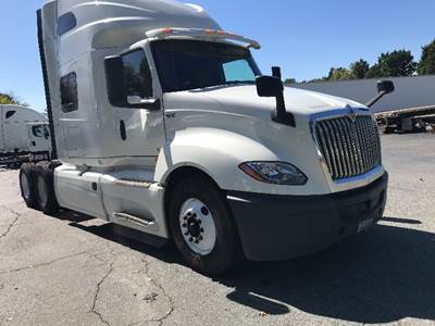 International LT625 Sleeper Semi Truck - 73" Integral Sleeper, Cummins 450HP, 12 Speed Automatic