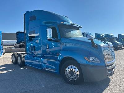 International LT625 Sleeper Semi Truck - 73" Integral Sleeper, Cummins 400HP, 11 Speed Automatic