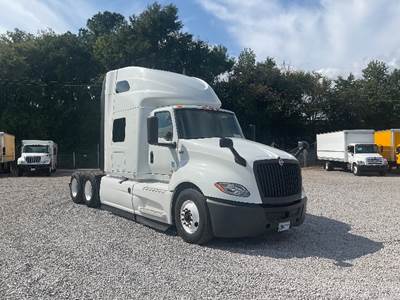 International LT625 Sleeper Semi Truck - 73" Integral Sleeper, Cummins 450HP, 13 Speed Automatic