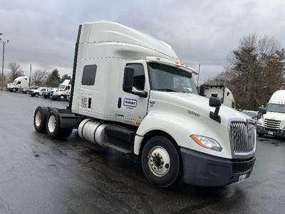 International LT625 Sleeper Semi Truck - Integral Sleeper, Cummins 430HP, 10 Speed Automatic