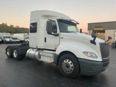 International LT625 Sleeper Semi Truck - 56" Integral Sleeper, Cummins 450HP, 10 Speed Manual