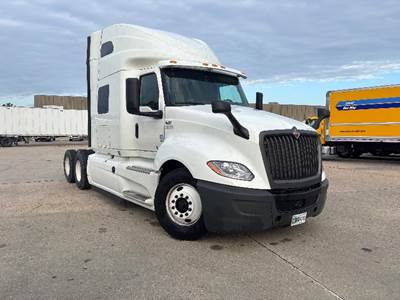 International LT625 Sleeper Semi Truck - 73" Integral Sleeper, Cummins 450HP, 12 Speed Automatic