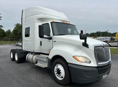 International LT625 Sleeper Semi Truck - 73" Integral Sleeper, 450HP, 10 Speed Automatic