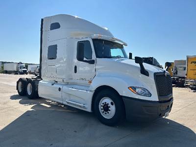 International LT625 Sleeper Semi Truck - 73" Integral Sleeper, Cummins 450HP, 12 Speed Automatic