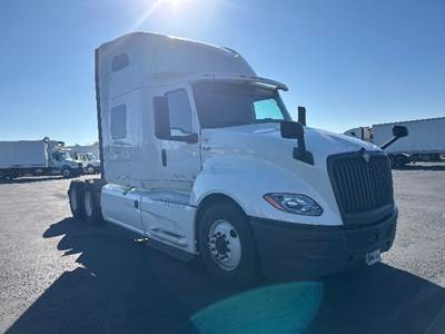 International LT625 Sleeper Semi Truck - 73" Integral Sleeper, Cummins 450HP, 12 Speed Automatic