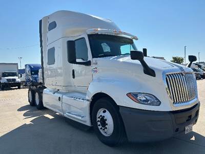 International LT625 Sleeper Semi Truck - 73" Integral Sleeper, Cummins 450HP, 12 Speed Automatic