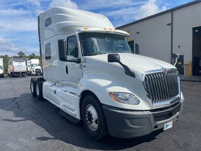 International LT625 Sleeper Semi Truck - 73" Integral Sleeper, Cummins 450HP, 12 Speed Automatic