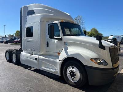 International LT625 Sleeper Semi Truck - 73" Integral Sleeper, Cummins 450HP, 12 Speed Automatic