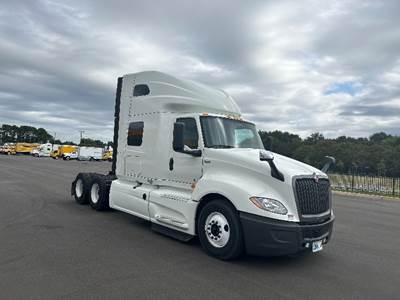 International LT625 Sleeper Semi Truck - 73" Integral Sleeper, Cummins 450HP, 13 Speed Automatic