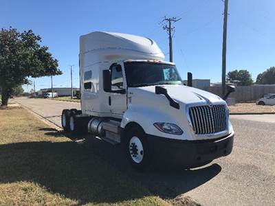 International LT625 Sleeper Semi Truck - 73" Integral Sleeper, 450HP, 10 Speed Automatic