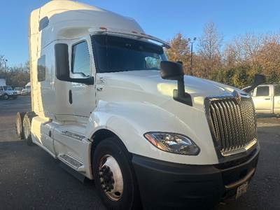 International LT625 Sleeper Semi Truck - 73" Integral Sleeper, Cummins 450HP, 12 Speed Automatic