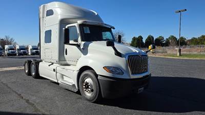 International LT625 Sleeper Semi Truck - 73" Integral Sleeper, Cummins 450HP, 12 Speed Automatic