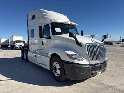 International LT625 Sleeper Semi Truck - 73" Integral Sleeper, Cummins 450HP, 12 Speed Automatic