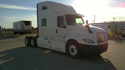 International LT625 Sleeper Semi Truck - 73" Integral Sleeper, Cummins 450HP, 12 Speed Automatic