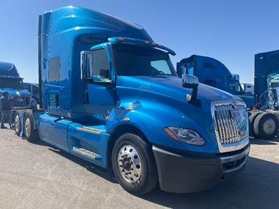 International LT625 Single Axle Sleeper Semi Truck - 73" Integral Sleeper, Cummins 400HP, 11 Speed Automatic